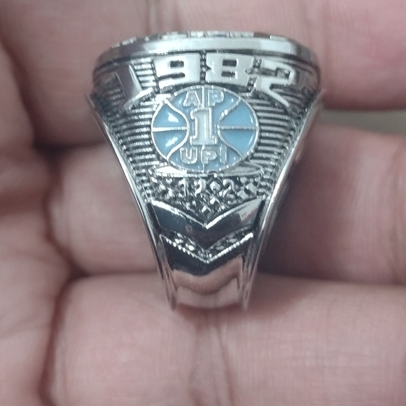 MICHAEL JORDAN 1982 HANDMADE SIZE 11 UNC CHAMPIONSHIP RING w/CHERRY HARDWOOD SET - Picture 10 of 14